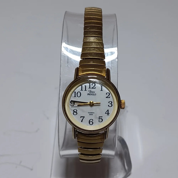 Timex Indiglo Ladies Watch Quartz Gold Tone Working With New Battery shows signs - Picture 1 of 7